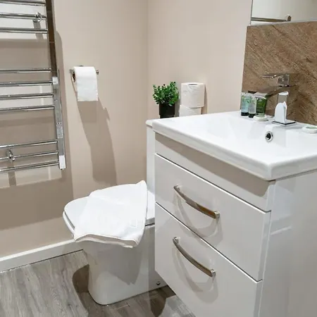 Modern 1 Bedroom Apartment In Manchester-3