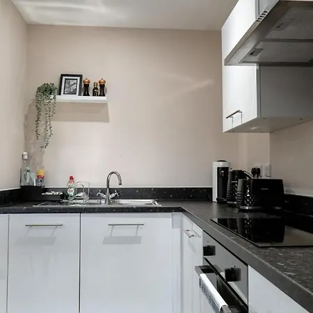 Modern 1 Bedroom Apartment In Manchester-2